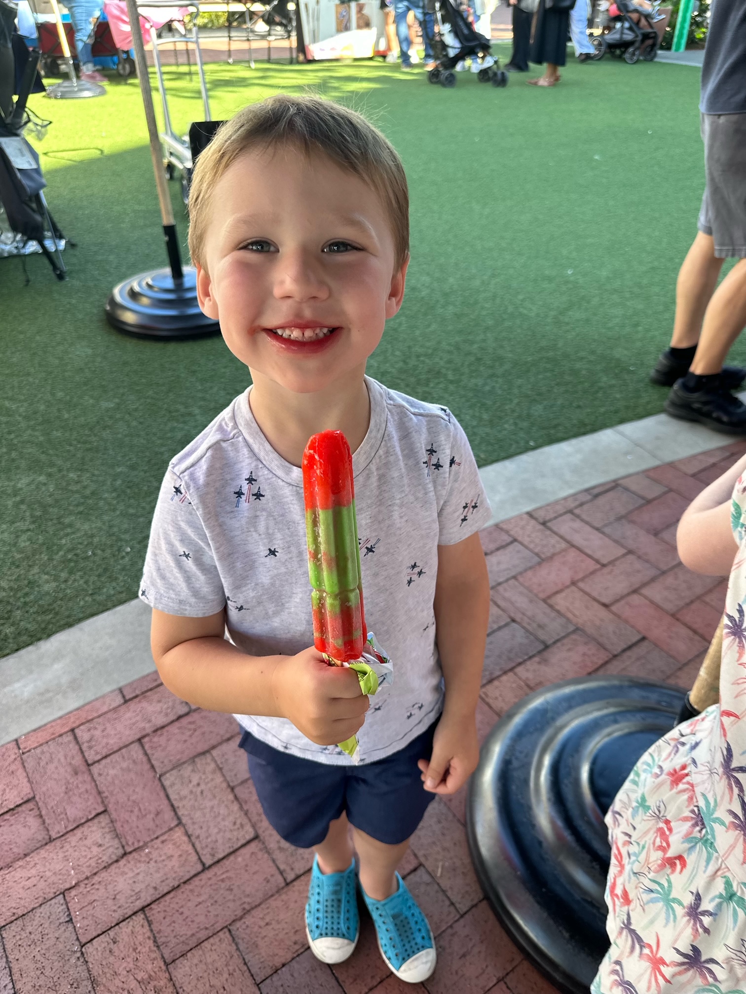 Happy Pop Sizzle Cart Customer enjoying an Ice Pop!